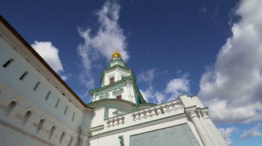 Diriliş Monastery(Voskresensky Monastery, Novoiyerusalimsky Monastery or New Jerusalem Monastery) gökyüzüne karşı--olan Moscow region, Rusya Federasyonu Rus Ortodoks Kilisesi'nin büyük bir manastır 