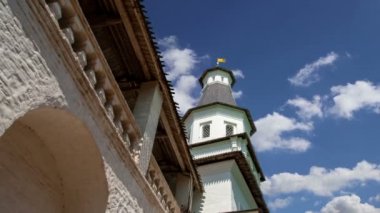 Diriliş Monastery(Voskresensky Monastery, Novoiyerusalimsky Monastery or New Jerusalem Monastery) gökyüzüne karşı--olan Moscow region, Rusya Federasyonu Rus Ortodoks Kilisesi'nin büyük bir manastır 