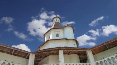 Diriliş Monastery(Voskresensky Monastery, Novoiyerusalimsky Monastery or New Jerusalem Monastery) gökyüzüne karşı--olan Moscow region, Rusya Federasyonu Rus Ortodoks Kilisesi'nin büyük bir manastır 