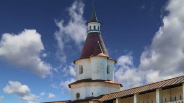 Diriliş Monastery(Voskresensky Monastery, Novoiyerusalimsky Monastery or New Jerusalem Monastery) gökyüzüne karşı--olan Moscow region, Rusya Federasyonu Rus Ortodoks Kilisesi'nin büyük bir manastır 