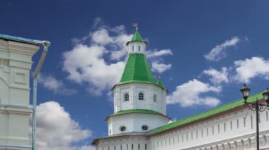 Diriliş Monastery(Voskresensky Monastery, Novoiyerusalimsky Monastery or New Jerusalem Monastery) gökyüzüne karşı--olan Moscow region, Rusya Federasyonu Rus Ortodoks Kilisesi'nin büyük bir manastır 
