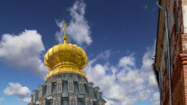 Diriliş Monastery(Voskresensky Monastery, Novoiyerusalimsky Monastery or New Jerusalem Monastery) gökyüzüne karşı--olan Moscow region, Rusya Federasyonu Rus Ortodoks Kilisesi'nin büyük bir manastır 