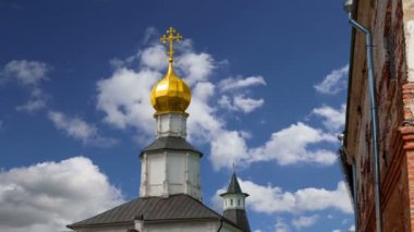 Diriliş Monastery(Voskresensky Monastery, Novoiyerusalimsky Monastery or New Jerusalem Monastery) gökyüzüne karşı--olan Moscow region, Rusya Federasyonu Rus Ortodoks Kilisesi'nin büyük bir manastır 