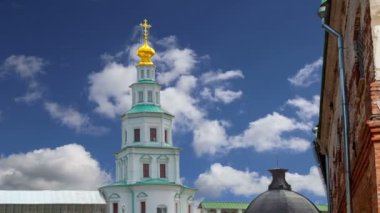 Diriliş Monastery(Voskresensky Monastery, Novoiyerusalimsky Monastery or New Jerusalem Monastery) gökyüzüne karşı--olan Moscow region, Rusya Federasyonu Rus Ortodoks Kilisesi'nin büyük bir manastır 