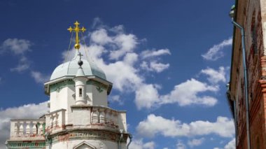 Diriliş Monastery(Voskresensky Monastery, Novoiyerusalimsky Monastery or New Jerusalem Monastery) gökyüzüne karşı--olan Moscow region, Rusya Federasyonu Rus Ortodoks Kilisesi'nin büyük bir manastır 