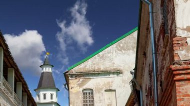 Diriliş Monastery(Voskresensky Monastery, Novoiyerusalimsky Monastery or New Jerusalem Monastery) gökyüzüne karşı--olan Moscow region, Rusya Federasyonu Rus Ortodoks Kilisesi'nin büyük bir manastır 