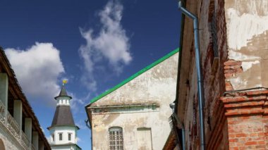 Diriliş Monastery(Voskresensky Monastery, Novoiyerusalimsky Monastery or New Jerusalem Monastery) gökyüzüne karşı--olan Moscow region, Rusya Federasyonu Rus Ortodoks Kilisesi'nin büyük bir manastır 