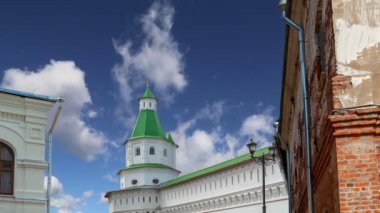 Diriliş Monastery(Voskresensky Monastery, Novoiyerusalimsky Monastery or New Jerusalem Monastery) gökyüzüne karşı--olan Moscow region, Rusya Federasyonu Rus Ortodoks Kilisesi'nin büyük bir manastır 