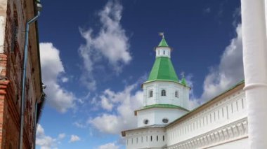 Diriliş Monastery(Voskresensky Monastery, Novoiyerusalimsky Monastery or New Jerusalem Monastery) gökyüzüne karşı--olan Moscow region, Rusya Federasyonu Rus Ortodoks Kilisesi'nin büyük bir manastır 