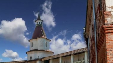 Diriliş Monastery(Voskresensky Monastery, Novoiyerusalimsky Monastery or New Jerusalem Monastery) gökyüzüne karşı--olan Moscow region, Rusya Federasyonu Rus Ortodoks Kilisesi'nin büyük bir manastır 
