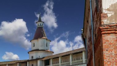 Diriliş Monastery(Voskresensky Monastery, Novoiyerusalimsky Monastery or New Jerusalem Monastery) gökyüzüne karşı--olan Moscow region, Rusya Federasyonu Rus Ortodoks Kilisesi'nin büyük bir manastır 