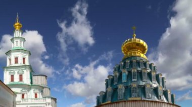 Diriliş Monastery(Voskresensky Monastery, Novoiyerusalimsky Monastery or New Jerusalem Monastery) gökyüzüne karşı--olan Moscow region, Rusya Federasyonu Rus Ortodoks Kilisesi'nin büyük bir manastır 