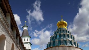 Diriliş Monastery(Voskresensky Monastery, Novoiyerusalimsky Monastery or New Jerusalem Monastery) gökyüzüne karşı--olan Moscow region, Rusya Federasyonu Rus Ortodoks Kilisesi'nin büyük bir manastır 