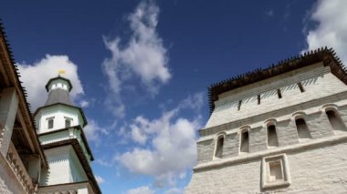Diriliş Monastery(Voskresensky Monastery, Novoiyerusalimsky Monastery or New Jerusalem Monastery) gökyüzüne karşı--olan Moscow region, Rusya Federasyonu Rus Ortodoks Kilisesi'nin büyük bir manastır 