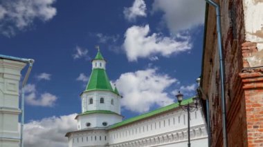 Diriliş Monastery(Voskresensky Monastery, Novoiyerusalimsky Monastery or New Jerusalem Monastery) gökyüzüne karşı--olan Moscow region, Rusya Federasyonu Rus Ortodoks Kilisesi'nin büyük bir manastır
