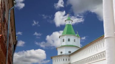 Diriliş Monastery(Voskresensky Monastery, Novoiyerusalimsky Monastery or New Jerusalem Monastery) gökyüzüne karşı--olan Moscow region, Rusya Federasyonu Rus Ortodoks Kilisesi'nin büyük bir manastır