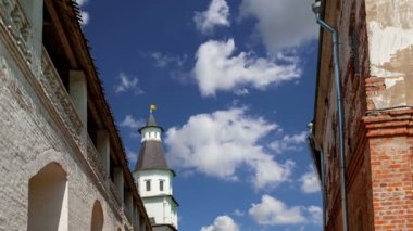 Diriliş Monastery(Voskresensky Monastery, Novoiyerusalimsky Monastery or New Jerusalem Monastery) gökyüzüne karşı--olan Moscow region, Rusya Federasyonu Rus Ortodoks Kilisesi'nin büyük bir manastır
