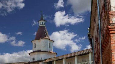 Diriliş Monastery(Voskresensky Monastery, Novoiyerusalimsky Monastery or New Jerusalem Monastery) gökyüzüne karşı--olan Moscow region, Rusya Federasyonu Rus Ortodoks Kilisesi'nin büyük bir manastır