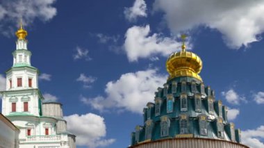 Diriliş Monastery(Voskresensky Monastery, Novoiyerusalimsky Monastery or New Jerusalem Monastery) gökyüzüne karşı--olan Moscow region, Rusya Federasyonu Rus Ortodoks Kilisesi'nin büyük bir manastır