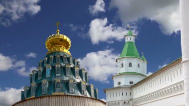Diriliş Monastery(Voskresensky Monastery, Novoiyerusalimsky Monastery or New Jerusalem Monastery) gökyüzüne karşı--olan Moscow region, Rusya Federasyonu Rus Ortodoks Kilisesi'nin büyük bir manastır