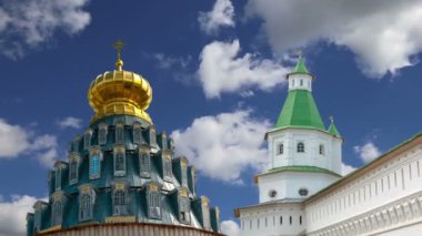 Diriliş Monastery(Voskresensky Monastery, Novoiyerusalimsky Monastery or New Jerusalem Monastery) gökyüzüne karşı--olan Moscow region, Rusya Federasyonu Rus Ortodoks Kilisesi'nin büyük bir manastır
