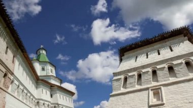 Diriliş Monastery(Voskresensky Monastery, Novoiyerusalimsky Monastery or New Jerusalem Monastery) gökyüzüne karşı--olan Moscow region, Rusya Federasyonu Rus Ortodoks Kilisesi'nin büyük bir manastır