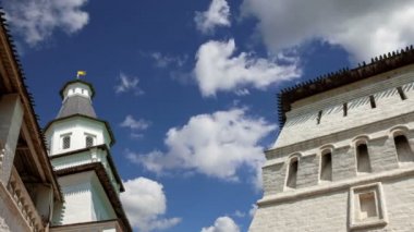 Diriliş Monastery(Voskresensky Monastery, Novoiyerusalimsky Monastery or New Jerusalem Monastery) gökyüzüne karşı--olan Moscow region, Rusya Federasyonu Rus Ortodoks Kilisesi'nin büyük bir manastır
