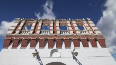 Kutafya Kulesi gökyüzüne karşı. Moskova Kremlin, Rusya (gün içinde)    