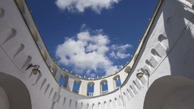 Kutafya Kulesi gökyüzüne karşı. Moskova Kremlin, Rusya (gün içinde)    