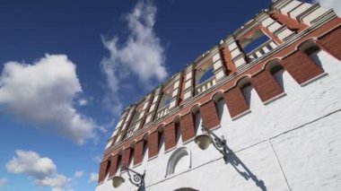 Kutafya Kulesi gökyüzüne karşı. Moskova Kremlin, Rusya (gün içinde)    