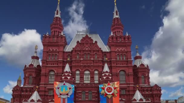 Mosca Russia Aprile 2018 Bandiere Con Medaglie Nastri Sulla Facciata — Video Stock