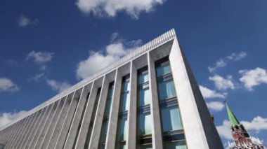 Gökyüzüne karşı devlet Kremlin Palace(Kremlin Palace of Congresses). Moskova Kremlin, Rusya (gün içinde).