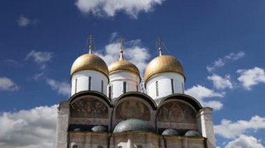 Varsayım Katedrali (Dormition Uspensky sobor Katedrali) gökyüzü. Moskova Kremlin, Rusya (gün içinde)  