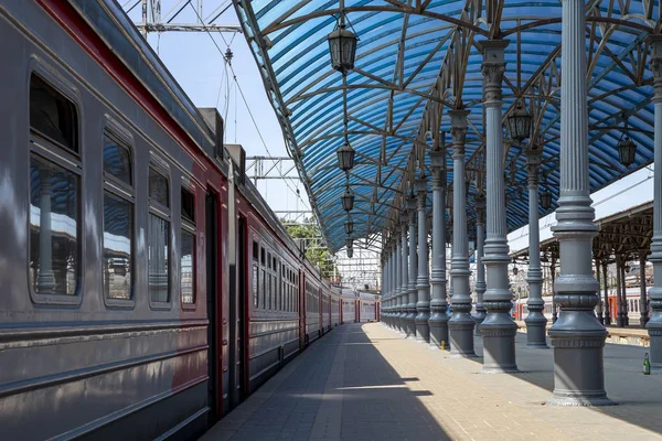 Mosca Russia Giugno 2015 Piattaforma Passeggeri Mosca Stazione Ferroviaria Yaroslavsky — Foto Stock