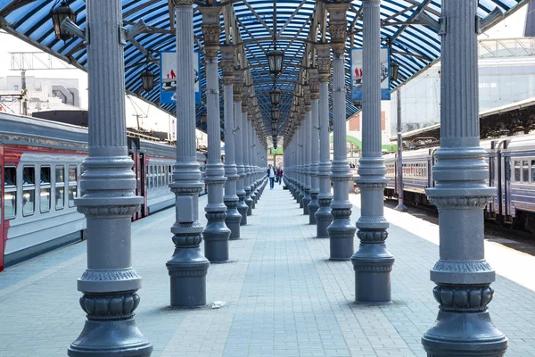 Moscú Rusia Junio 2015 Plataforma Pasajeros Moscú Estación Tren Yaroslavsky — Foto de Stock