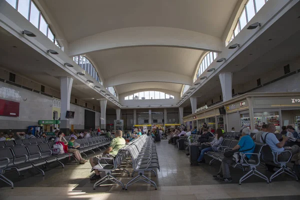 俄罗斯莫斯科 2015年6月1日 俄罗斯莫斯科雅罗斯拉夫斯基火车站内部 位于科姆索莫尔斯卡亚广场 是莫斯科九个主要火车站之一 它拥有所有9个莫斯科车站的最高旅客吞吐量 — 图库照片