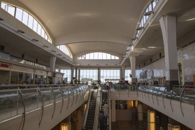 Moskova, Rusya - 01 Haziran 2015: Yaroslavsky tren istasyonu iç, Moskova, Rusya - Moskova Komsomolskaya Meydanı'nda yer alan, dokuz ana tren istasyonları biridir. Dokuz Moskova İstasyon tüm yüksek yolcu işlem hacmi vardır  