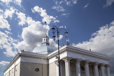 Moskova, Rusya - 01 Haziran 2015: metro istasyonu Komsomolskaya Bolshaya ve Yaroslavsky tren terminal yakınındaki. Moscow, Rusya Federasyonu 