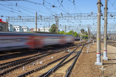 Moskova, Rusya - 01 Haziran 2015: Moskova yolcu platformu (Yaroslavsky tren istasyonu), Rusya - Moskova Komsomolskaya Meydanı'nda yer alan, dokuz ana tren istasyonları biridir. Dokuz Moskova İstasyon tüm yüksek yolcu işlem hacmi vardır 