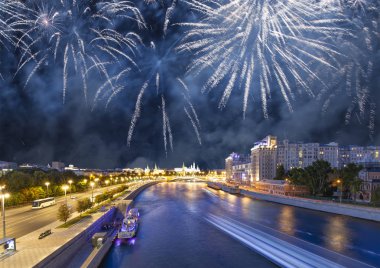 Kremlin, Moskova, Rusya - Moskova'nın en popüler görünümü üzerinde havai fişek