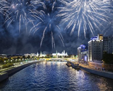 Kremlin, Moskova, Rusya - Moskova'nın en popüler görünümü üzerinde havai fişek