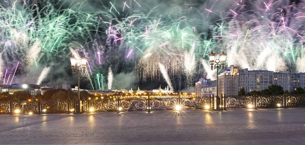 Fuegos Artificiales Sobre Kremlin Por Noche Moscú Rusia Vista Más —  Fotos de Stock