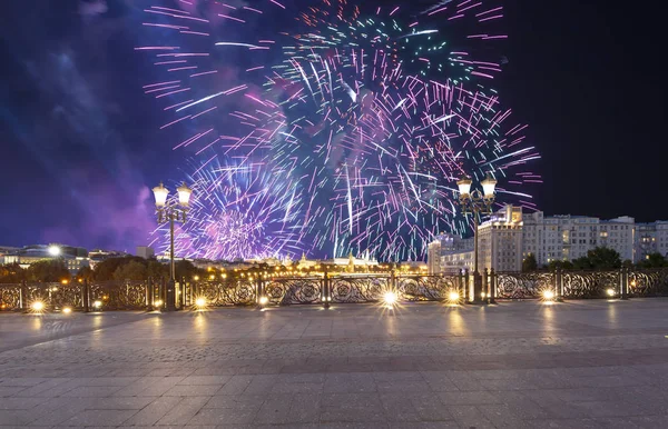 Fuegos Artificiales Sobre Kremlin Por Noche Moscú Rusia Vista Más —  Fotos de Stock