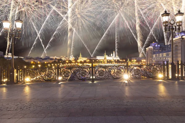 Fuegos Artificiales Sobre Kremlin Por Noche Moscú Rusia Vista Más —  Fotos de Stock