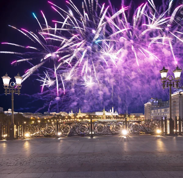 克里姆林宫 莫斯科 俄罗斯上空的焰火 莫斯科最受欢迎的观点 — 图库照片