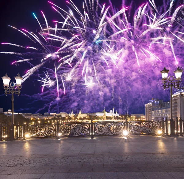 Fuegos Artificiales Sobre Kremlin Por Noche Moscú Rusia Vista Más —  Fotos de Stock