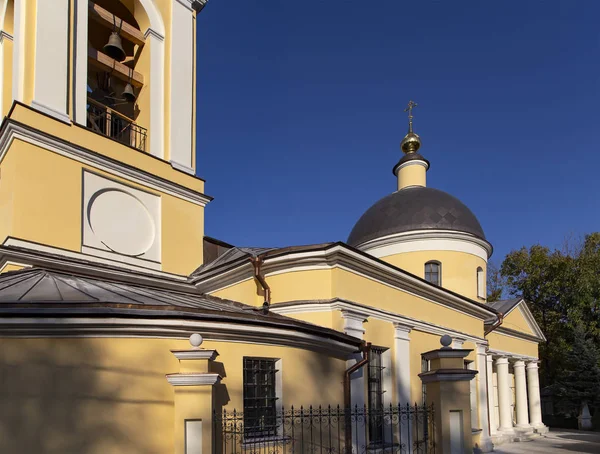 Kostel Svaté Trojice Vrabských Kopcích Moskva Rusko — Stock fotografie