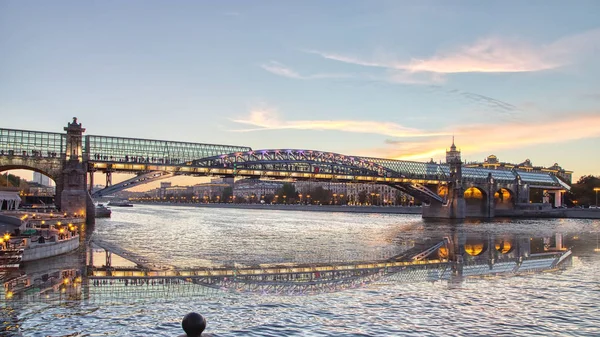 Utsikt Över Pushkinsky Andreevsky Bridge Och Moskvafloden Natten Moscow Ryssland — Stockfoto