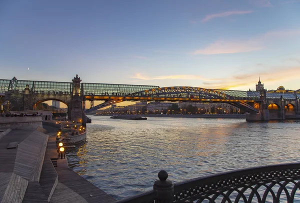 Vista Del Ponte Pushkinsky Andreevsky Del Fiume Moskva Notte Mosca — Foto Stock