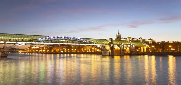 Utsikt Över Pushkinsky Andreevsky Bridge Och Moskvafloden Natten Moscow Ryssland — Stockfoto